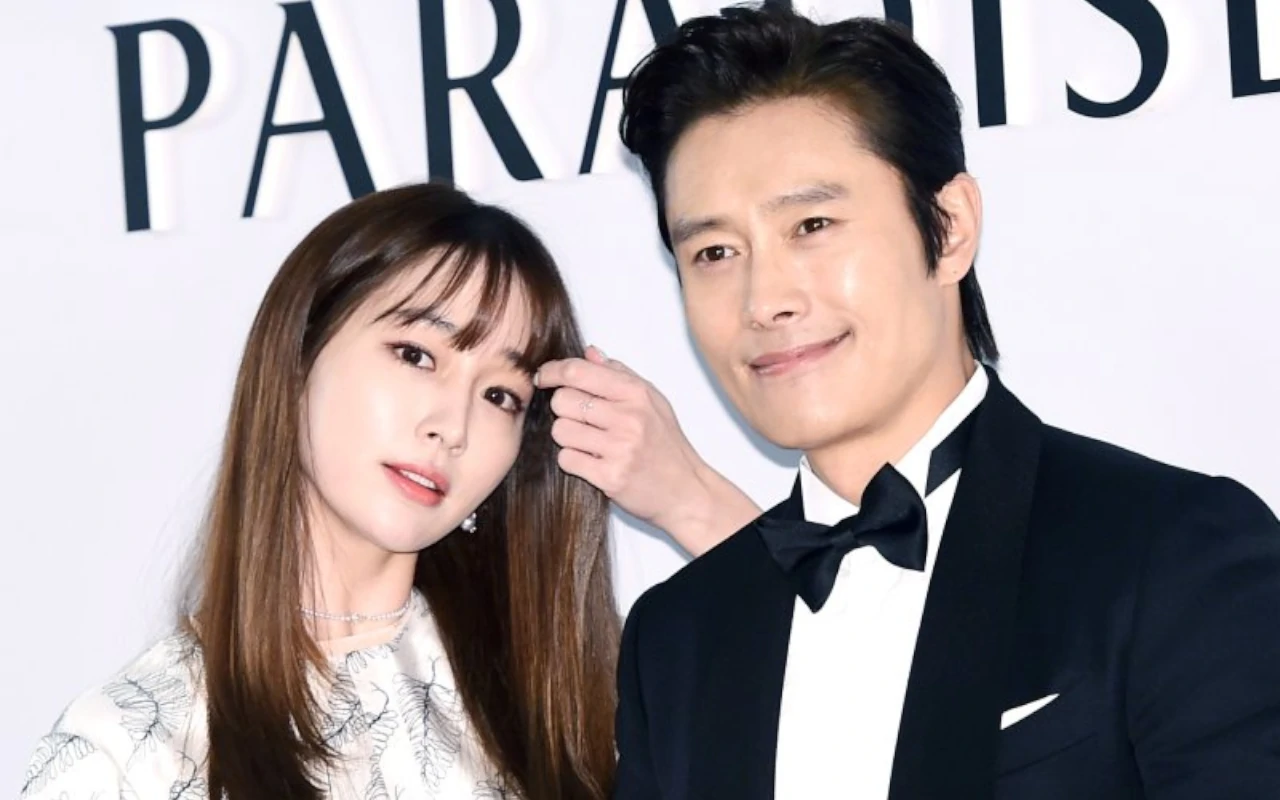 Lee Byung Hun & Lee Min Jung Perdana Kuak Wajah Ganteng Sang Putra ke Publik