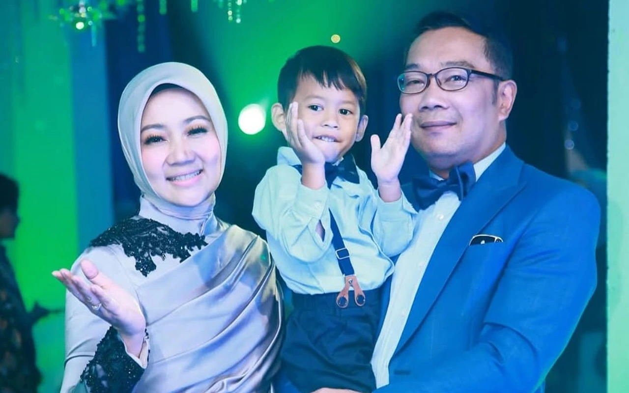 Atalia Praratya Ngode Senyum Sedih saat Ridwan Kamil Dikuliti soal Kedok Pencitraan
