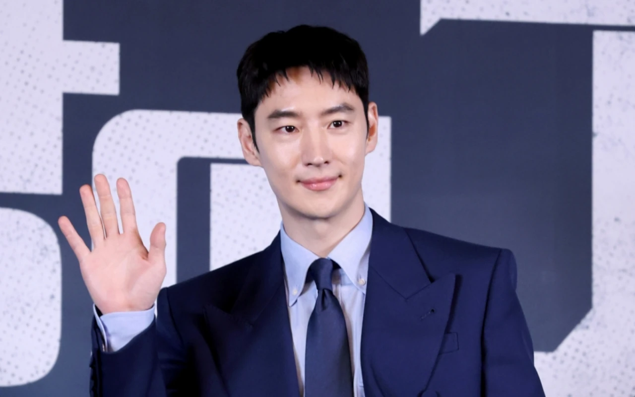 Lee Je Hoon Minta Maaf Imbas Bentrok Syuting 'Taxi Driver 3' & 'Signal 2'