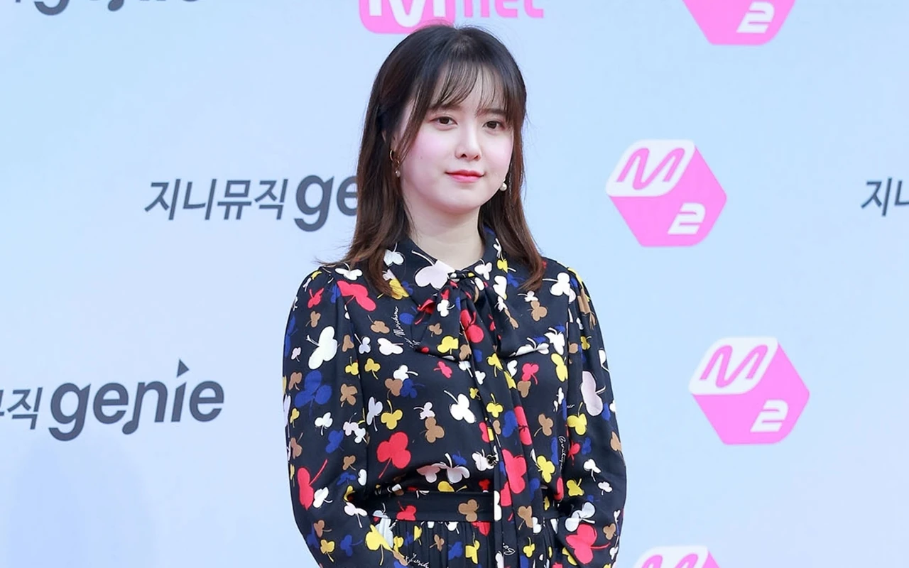 Ku Hye Sun Pamer Rangkul Cowok di Bawah Pohon Sakura usai 5 Tahun Cerai