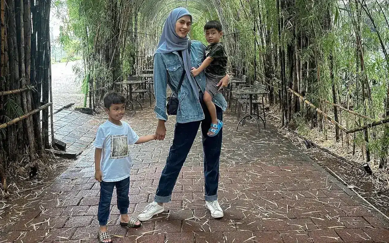 Paula Istri Baim Wong Hempas Isu Jemput Paksa Anak Lewat Video Kiano dan Kenzo Piknik Ceria