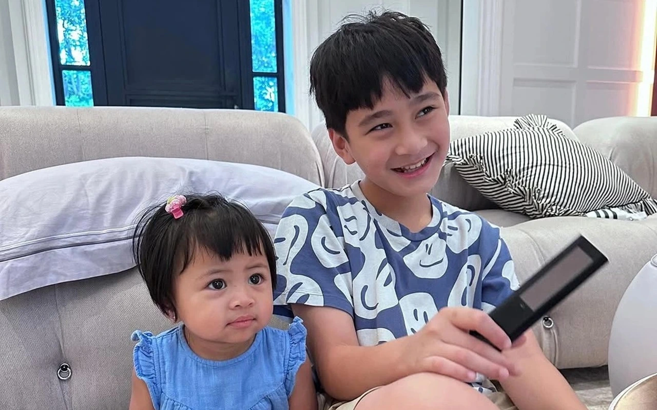 Pengorbanan Rafathar Demi Ultah Baby Lily Bukti Kakak Idaman