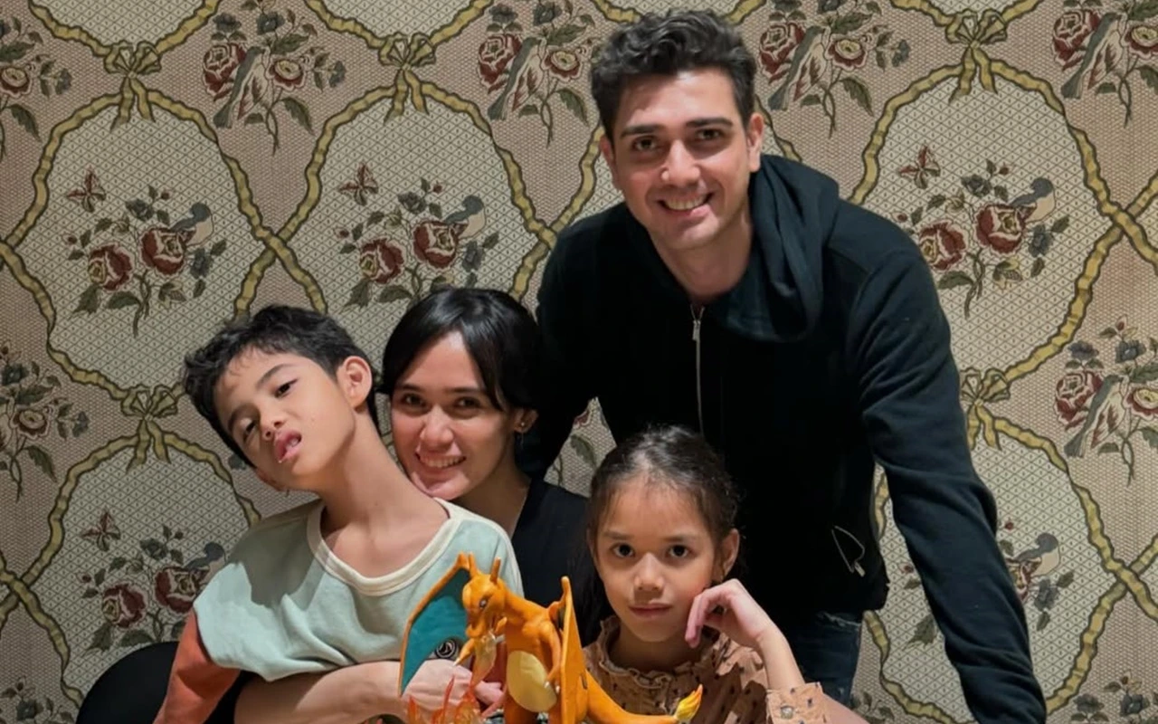 Istri Fachri Albar Tampil Slay Serba Merah usai Dikasihani Imbas Suami Tertangkap Narkoba