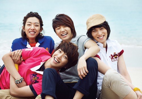 Gambar Foto Pose CN Blue didepan kamera