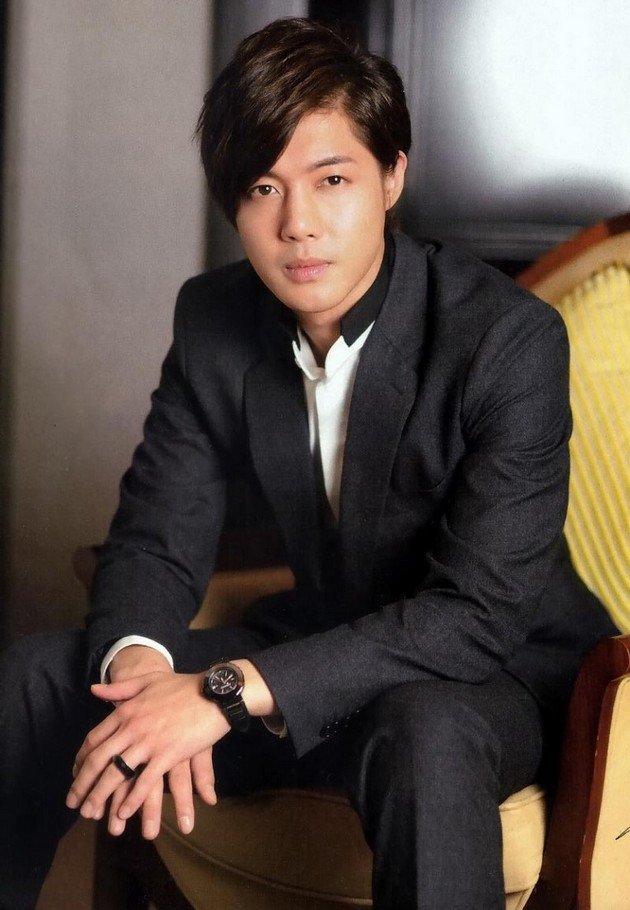 Gambar Foto Kim Hyun Joong di Majalah Aera