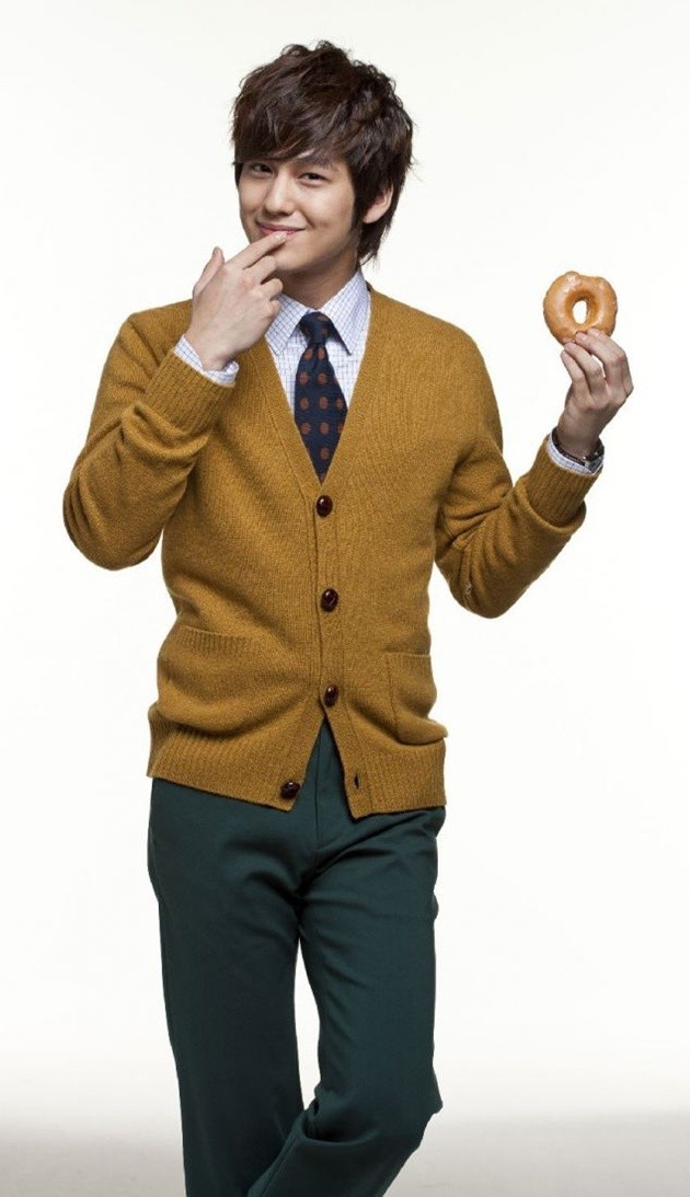 Gambar Foto Kim Bum Menjadi Ikon Produk Makanan RingPang Donuts