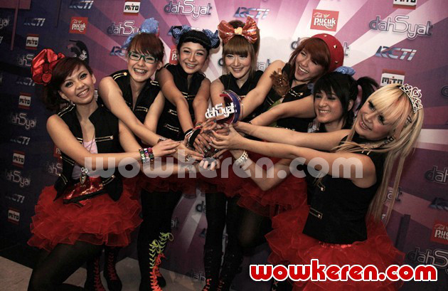 Gambar Foto Super Girlies di Dahsyat Awards RCTI 2012