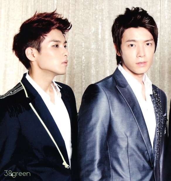 Gambar Foto Ryeowook dan Lee Donghae di Majalah Music Bank Japan