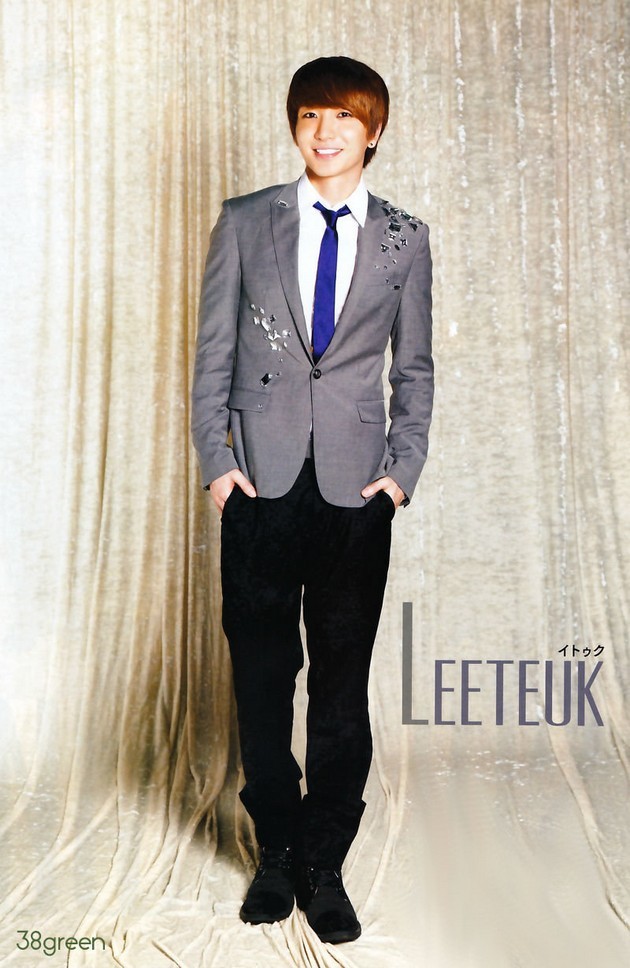 Gambar Foto Leeteuk di Majalah Music Bank Japan