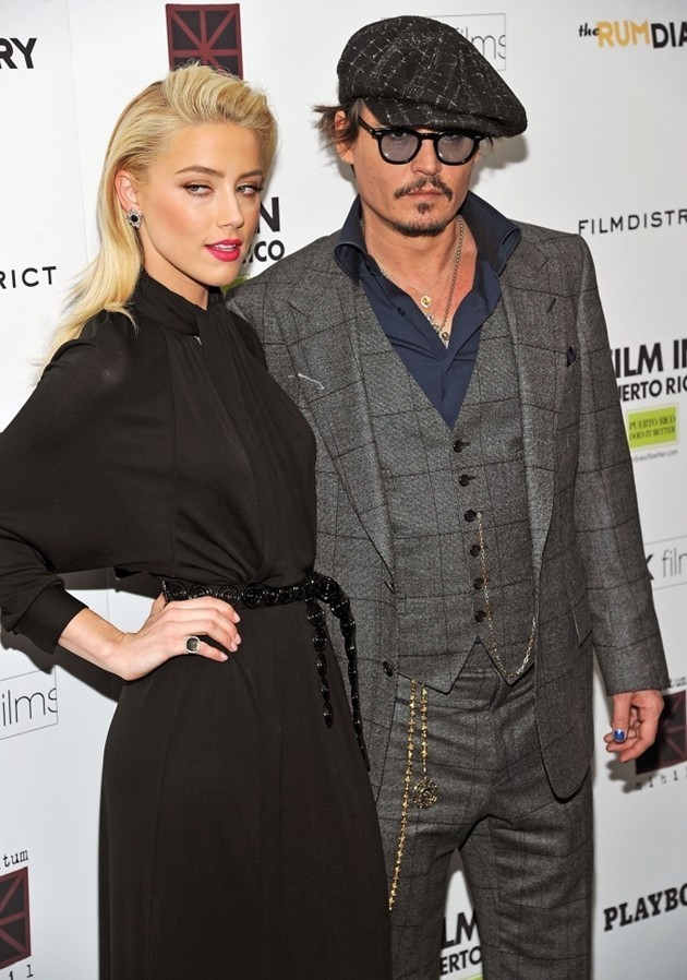 Gambar Foto Johnny Depp Berpose Bersama Amber Heard di Premiere The Rum Diary