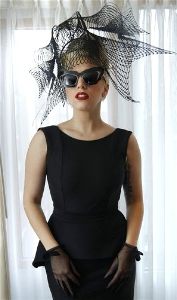 Gambar Foto Lady GaGa Luncurkan Born This Way Foundation