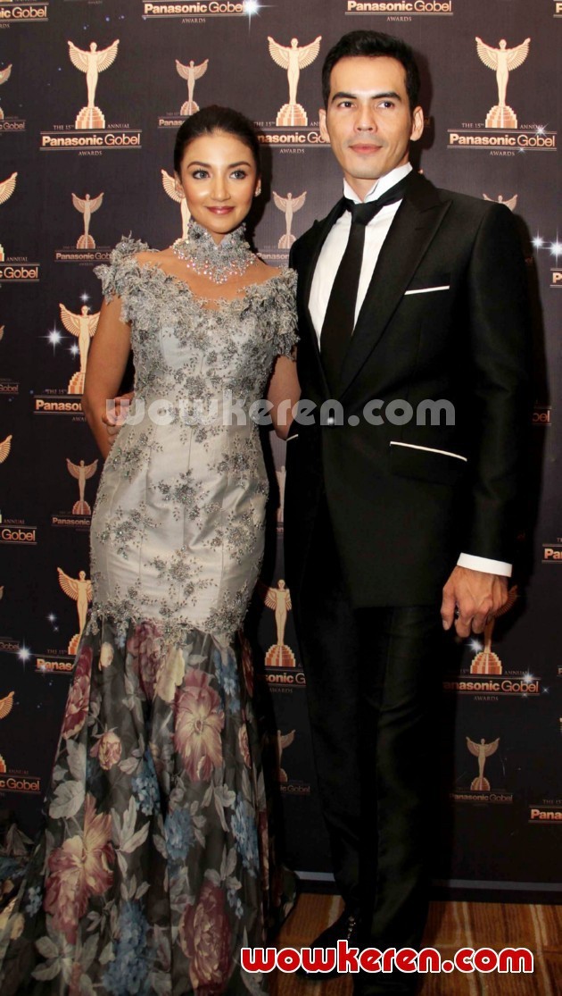 Gambar Foto Atalarik Syah dan Tsania Marwa di Red Carpet Panasonic Gobel Awards 2012