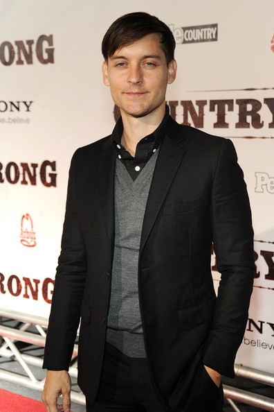 Gambar Foto Tobey Maguire di Premier 'Country Strong'