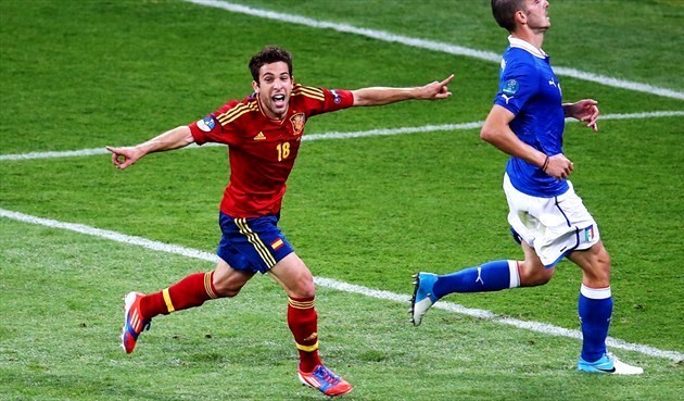 Gambar Foto Jordi Alba Merayakan Keberhasilan Setelah Mencetak Gol di Final Euro 2012