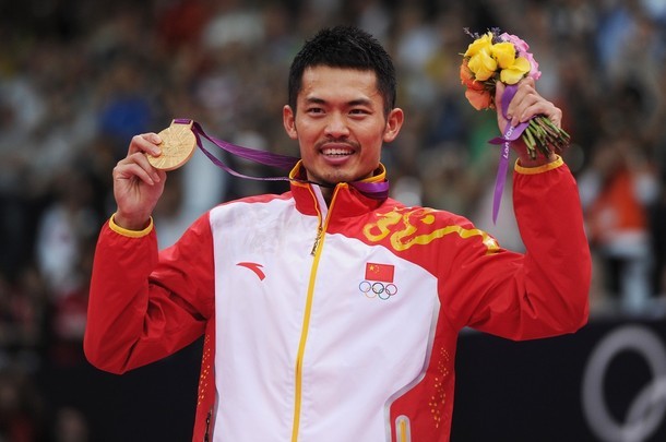 Gambar Foto Atlet Badminton China, Lin Dan, Mendapatkan Medali Emas