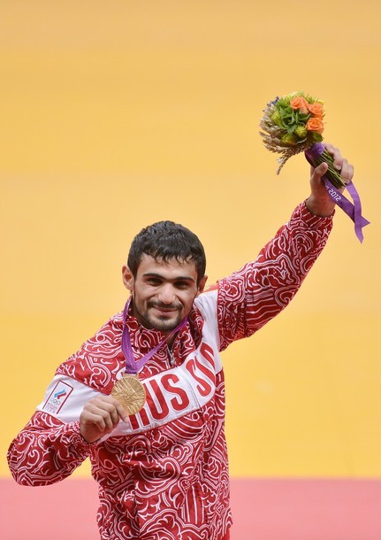 Gambar Foto Atlet Judo Rusia, Arsen Galstyan, Mendapatkan Medali Emas