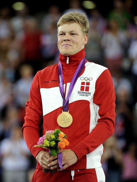 Gambar Foto Atlet Balap Sepeda Denmark, Lasse Norman Hansen, Mendapatkan Medali Emas
