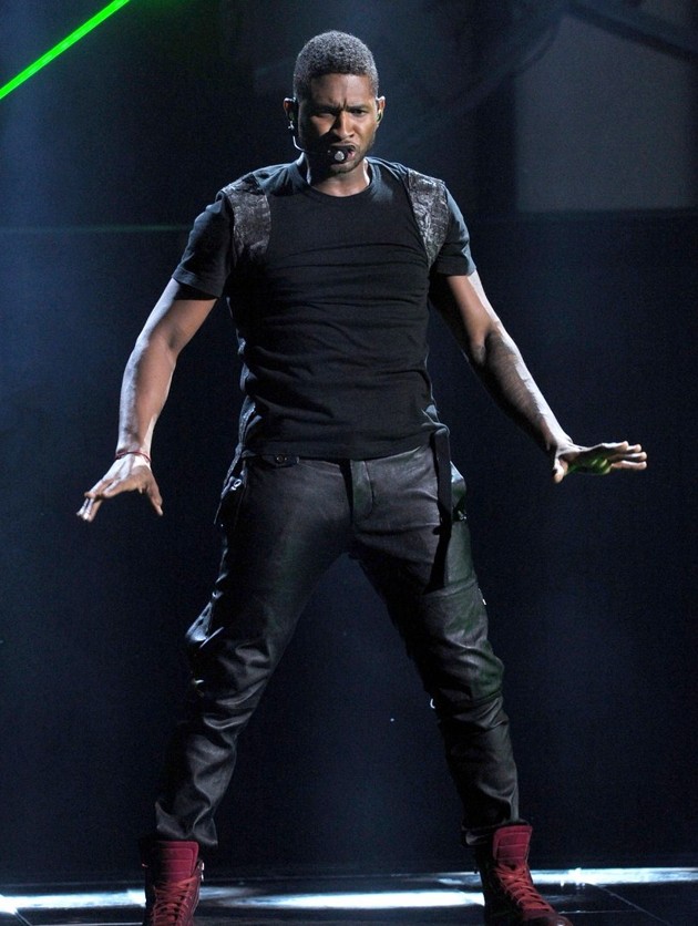 Gambar Foto Penampilan Usher di AMAs 2012
