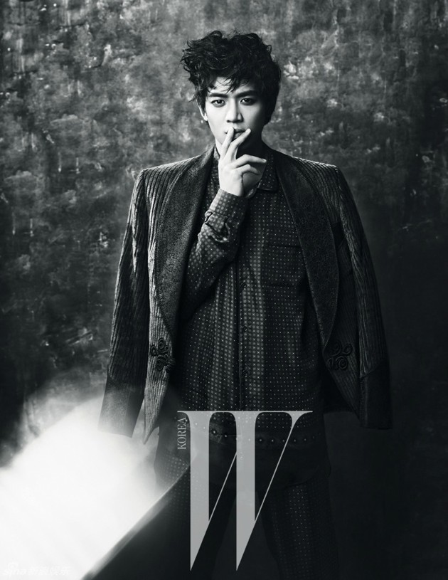 Gambar Foto Minho SHINee di Majalah W Korea Edisi Desember 2012