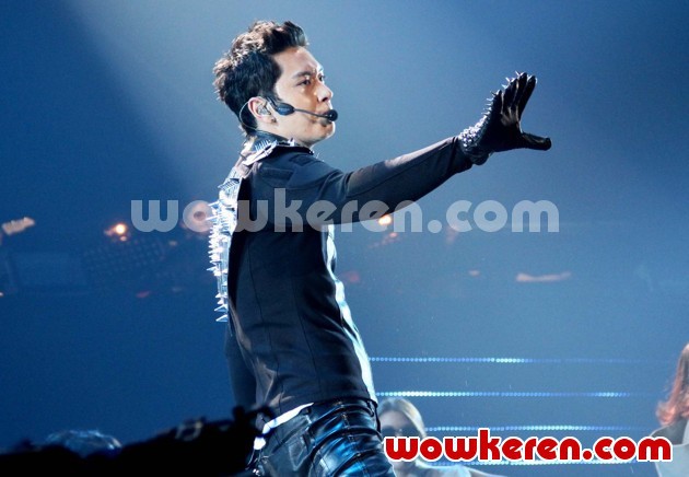 Gambar Foto Penampilan Chansung 2PM di Konser 'What Time Is It Live Tour In Jakarta'