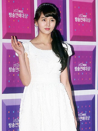 Gambar Foto Kim So Hyun di Red Carpet MBC Entertainment Awards 2012