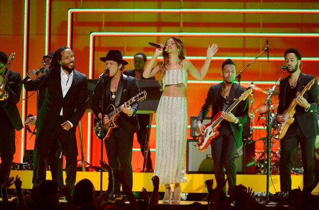 Gambar Foto Duet Bruno Mars dan Rihanna di Grammy Awards 2013
