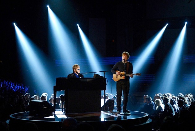 Gambar Foto Elton John Berduet dengan Ed Sheeran di Grammy Awards 2013