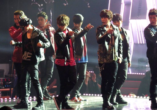 Gambar Foto Aksi Super Junior di Panggung Gaon Chart K-Pop Awards 2013