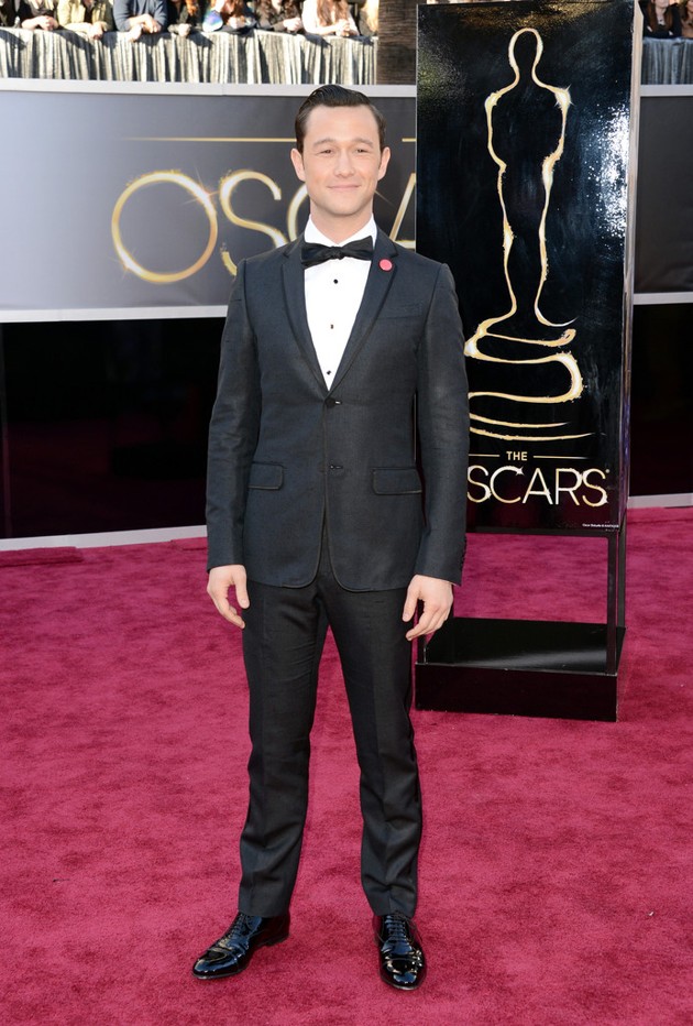 Gambar Foto Joseph Gordon-Levitt di Red Carpet Oscar 2013