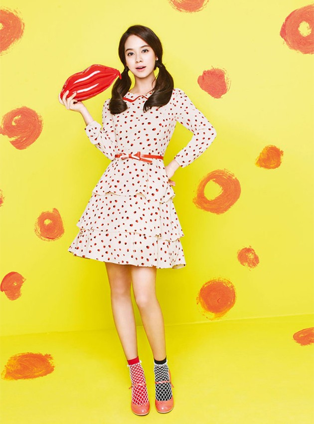 Gambar Foto Song Ji Hyo di Katalog Fashion Yesse Edisi Musim Semi 2013