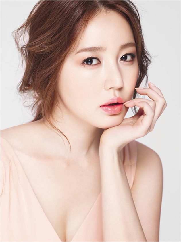 Gambar Foto Yoon Eun Hye di Iklan Kosmetik MAC