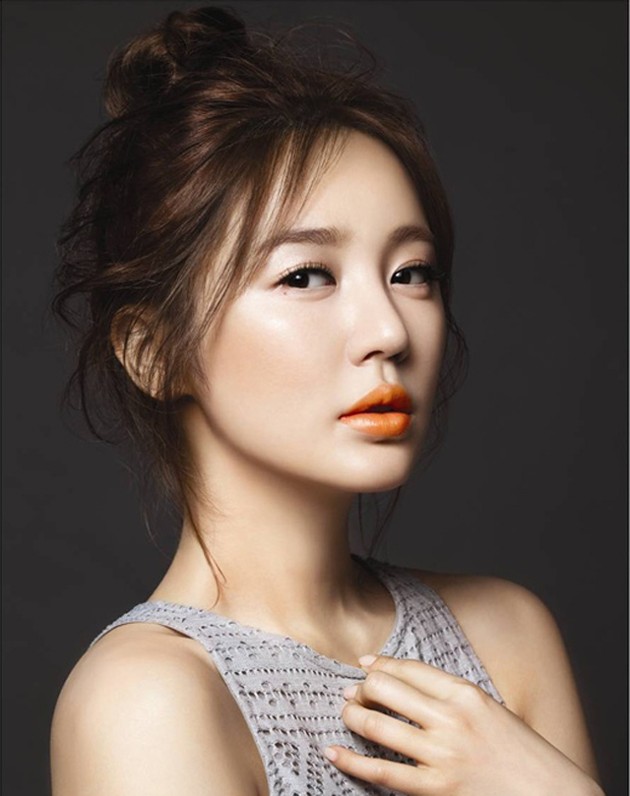 Gambar Foto Yoon Eun Hye di Iklan Lipstik MAC
