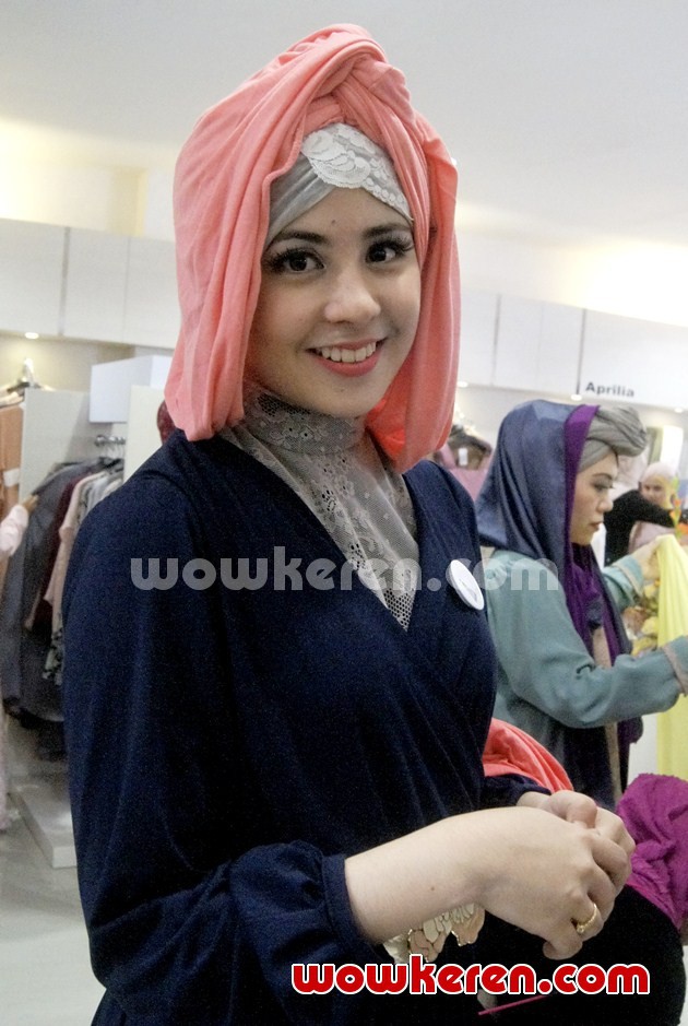 Gambar Foto Risty Tagor di Pembukaan Miss Moz Moslem Center Surabaya