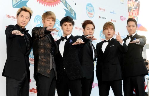 Gambar Foto Shinhwa di Blue Carpet Mnet 20's Choice Awards 2013