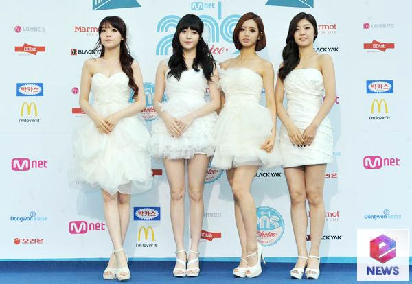 Gambar Foto Girl's Day di Blue Carpet Mnet 20's Choice Awards 2013