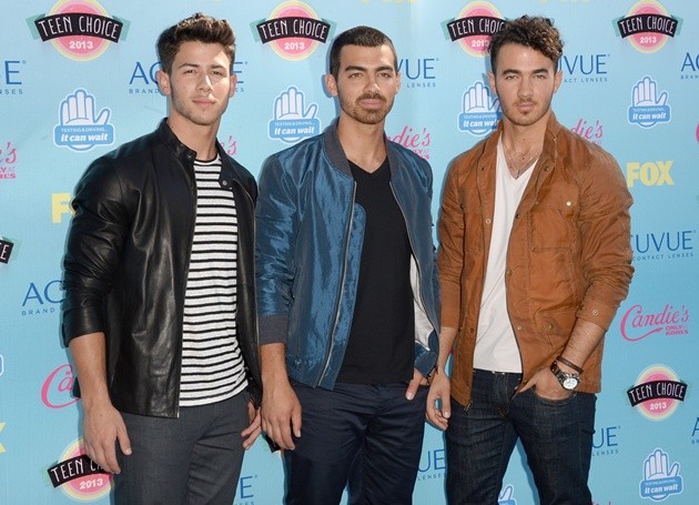 Gambar Foto Jonas Brothers Hadir di Teen Choice Awards 2013