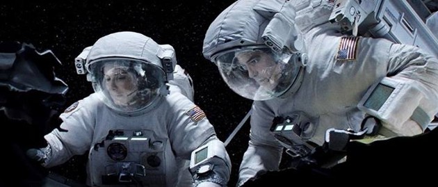 Gambar Foto Akting Sandra Bullock dan George Clooney di Film 'Gravity'
