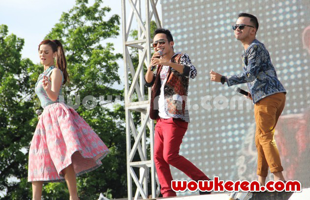 Gambar Foto Denny Cagur, Astrid Tiar dan Ruben Onsu Saat Menjadi Host Konser 'Salut Indonesia'
