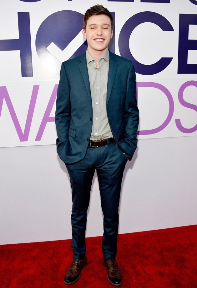 Gambar Foto Nick Robinson di Red Carpet People's Choice Awards 2014