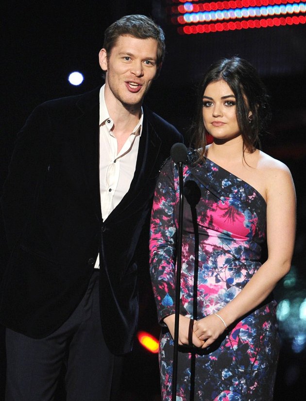 Gambar Foto Lucy Hale dan Joseph Morgan di People's Choice Awards 2014