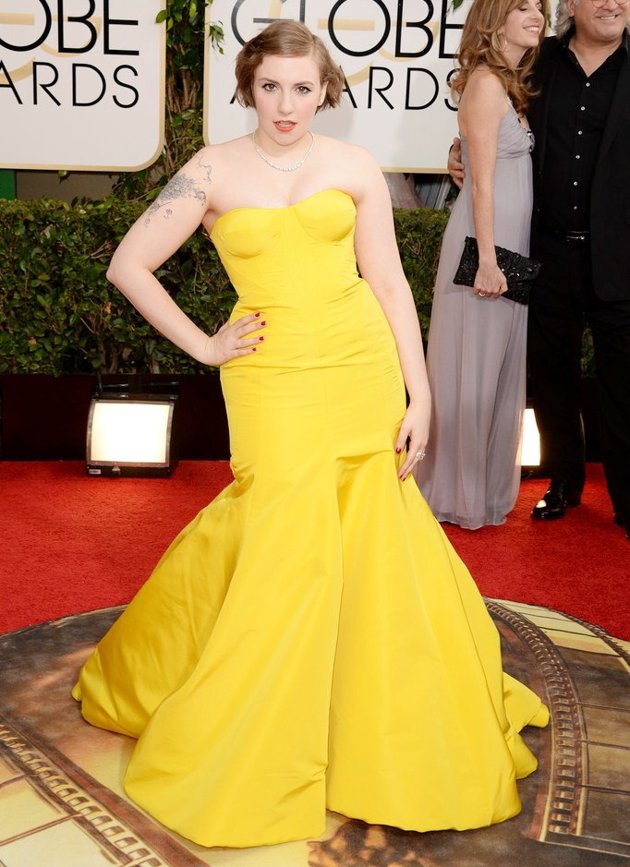 Gambar Foto Lena Dunham di Red Carpet Golden Globe Awards 2014
