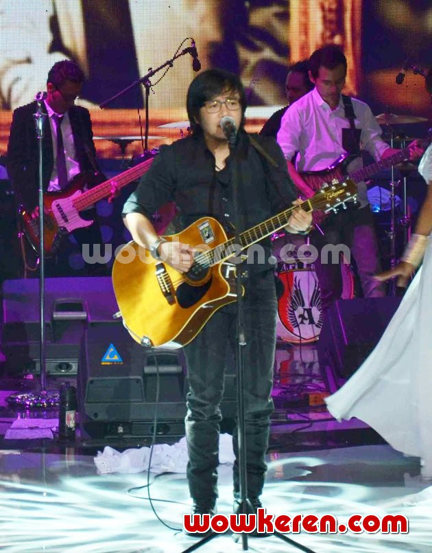 Gambar Foto Ari Lasso di Acara 'Simfoni Cinta MNC TV'