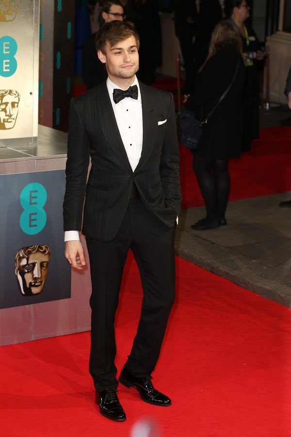 Gambar Foto Douglas Booth di Red Carpet BAFTA Awards 2014