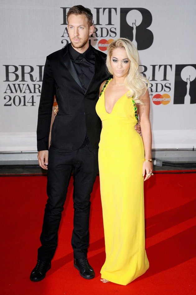 Gambar Foto Calvin Harris dan Rita Ora di Red Carpet BRIT Awards 2014