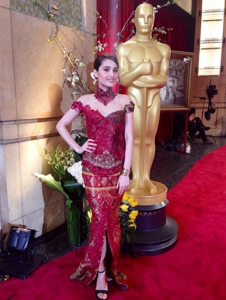 Gambar Foto Cinta Laura di Red Carpet Oscar 2014