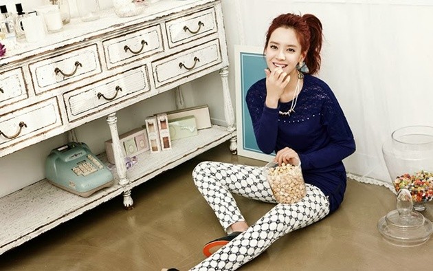 Gambar Foto Song Ji Hyo di Katalog Fashion Yesse Edisi Musim Semi 2014