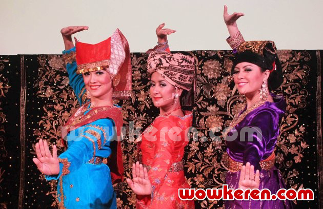 Gambar Foto Be3 Saat Tampil di Acara 'Sabana Rancak Sumateraku'