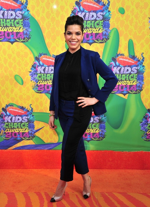 Gambar Foto America Ferrera di Orange Carpet Kids' Choice Awards 2014