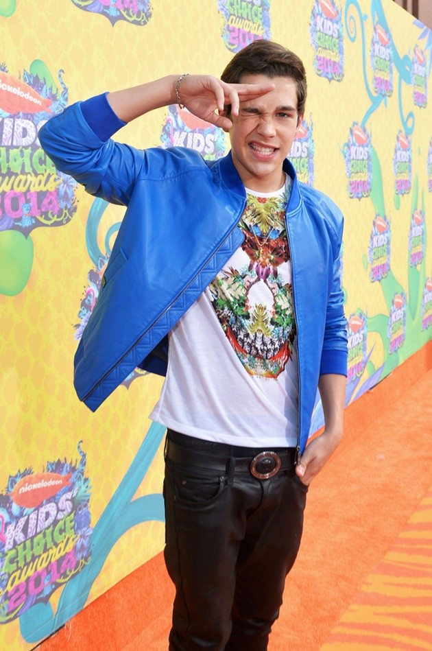 Gambar Foto Austin Mahone di Orange Carpet Kids' Choice Awards 2014