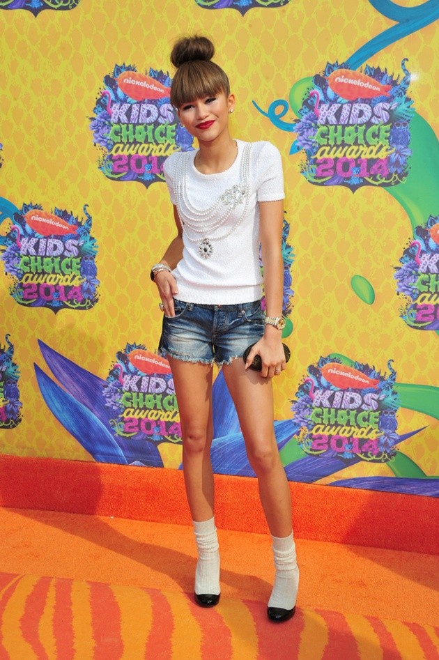 Gambar Foto Zendaya Coleman di Orange Carpet Kids' Choice Awards 2014